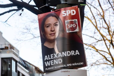 Berlin, Almanya - 13 Ocak 2025: Alman Sosyal Demokrat Partisi SPD 'nin Alman federal seçimleri için aday Alexandra Wend' i destekleyen seçim kampanyası posteri