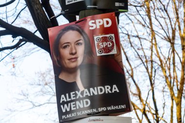 Berlin, Almanya - 13 Ocak 2025: Alman Sosyal Demokrat Partisi SPD 'nin Alman federal seçimleri için aday Alexandra Wend' i destekleyen seçim kampanyası posteri