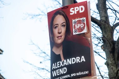 Berlin, Almanya - 13 Ocak 2025: Alman Sosyal Demokrat Partisi SPD 'nin Alman federal seçimleri için aday Alexandra Wend' i destekleyen seçim kampanyası posteri