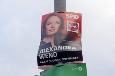 Berlin, Almanya - 13 Ocak 2025: Alman Sosyal Demokrat Partisi SPD 'nin Alman federal seçimleri için aday Alexandra Wend' i destekleyen seçim kampanyası posteri