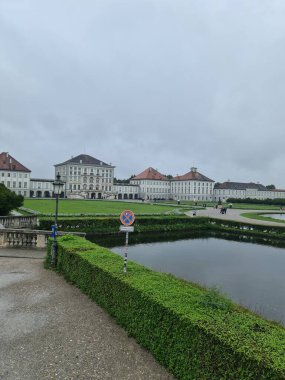 Münih, Almanya - 26 Temmuz 2025: Nymphenburg Sarayı, Münih 'in batısındaki Neuhausen-Nymphenburg bölgesinde yer alan Barok Sarayı, Bavyera