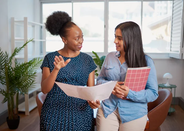 Two Women Discuss Work Solutions Boardroom Office Mentorship Learning High — Foto Stock
