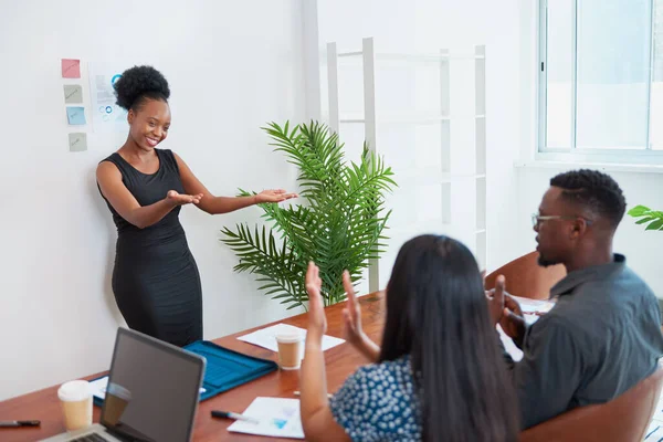 Black Business Woman Thanks Attendees End Presentation Clapping High Quality — ストック写真
