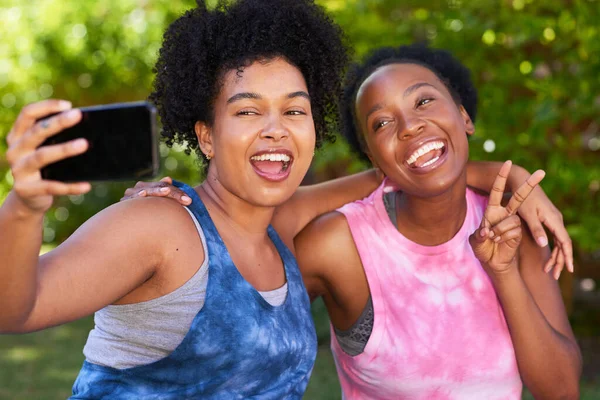 Zwei Junge Schwarze Freunde Machen Ein Selfie Aktiver Kleidung Alberne — Stockfoto