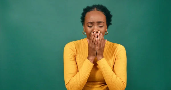 Young Black Woman Yawns Covers Mouth Green Background Studio Video — Stock Photo, Image