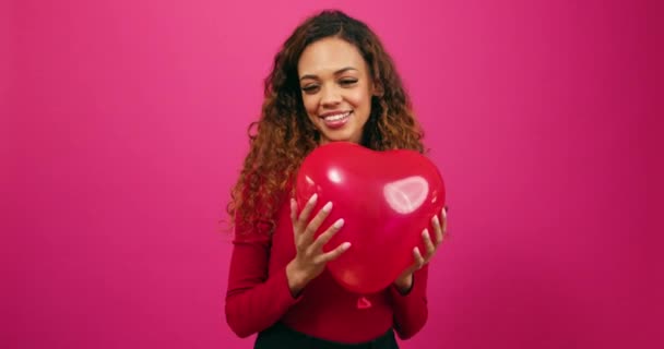 Beautiful Young Woman Holds Heart Shaped Balloon Camera Studio High — Stock Video