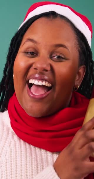 Beautiful Black Woman Shakes Christmas Gift Guess Present Studio High — Stock Video
