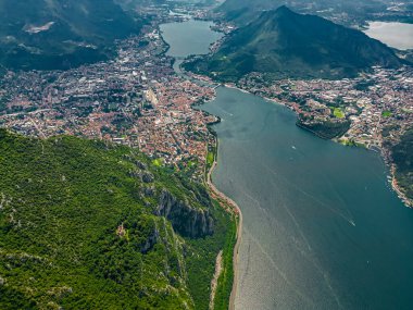 İHA 'dan göl kenarındaki hava görüntüsü