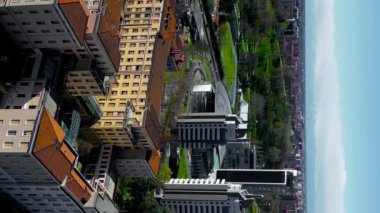 Dikey Portello Milan, Milano Skyline, İHA video görüntüleri. Yüksek kaliteli FullHD görüntüler
