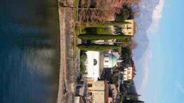 Villa Melzi Kilisesi. Villa Melzi 'nin soylu şapeli, Bellagio, Como' daki Villa Melzi dEril kompleksinin bir parçasıdır. Muhteşem toprakların ortasında, çok güzel bir kilise. Dikey video dronu