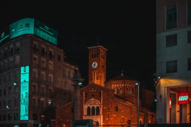 Basilica di San Babila, Basilica di San Babila, Corso Buenos Aires, Milano 4.12.2023 Milan, İtalya. Yüksek kalite fotoğraf