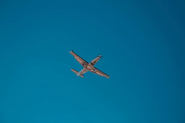 stock image Italy, Lombardy, Milan 14.12.2023. Propeller plane at the blue sky. Airplane against blue sky. The plane lands at the Italian airport Linate. High quality photo