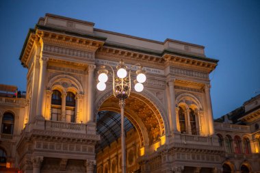 Milan, İtalya 15.12.2023 The Galleria Vittorio Emanuele II, Milano. Yeni yıl. Noel ve kış tatilleri. Yüksek kalite fotoğraf
