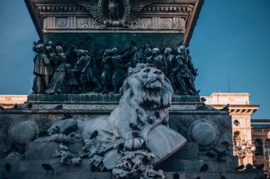 Ağacın Noel 'i gibi. Piazza del Duomo 'da. Noel ışıkları Milano meydanını aydınlatıyor. - Evet. Yüksek kalite fotoğraf