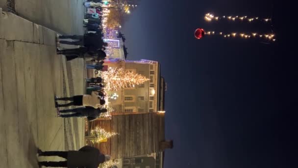 Kerstsfeer Bergamo Lombardije Italië 2023 Stadsstraten Versierd Met Kerstmis Verticale — Stockvideo