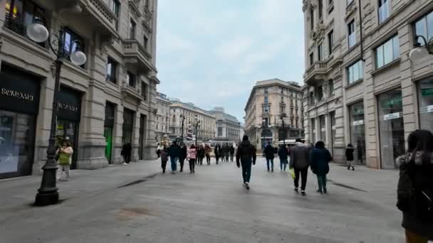 Spaziergang Zentrum Von Mailand Während Der Weihnachtsfeiertage Spaziergang Zum Schloss — Stockvideo