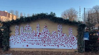 Sihirli Noel Baba Evi 'ni ziyaret edin. Yeni yıl tatili boyunca Bergamo şehir merkezinde. İtalya, Bergamo, Lombardiya 1.2024