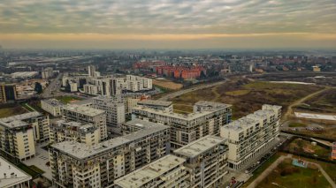 Hava fotoğrafçılığı Santa Giulia, Milan, İtalya 3.01.2023 Rogoredo ve Talledo bölgeleri arasında, Milano 'nun güneydoğu eteklerinde yerleşim alanı. Yüksek kalite fotoğraf