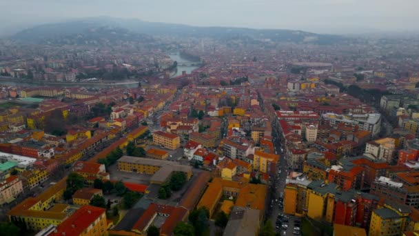 维罗纳市的空中景观 城市天际线 历史市中心 红砖屋顶 意大利威尼托地区 高质量的4K镜头 — 图库视频影像