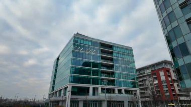 Milano Santa Giulia, İtalya 'nın başkenti Milan' ın 3.01.2023 sayılı bölgesinde yer alan bir şehir. 4k görüntü