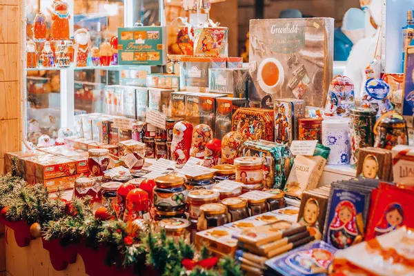 Avrupa, İtalya 'da Noel pazarı, Milan 27.12.2023. Yüksek kalite fotoğraf