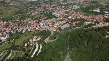 San Marino şehir manzarası, Guaita kalesi San Marino 'daki Titano Dağı' nın zirvesi 15.08.2023