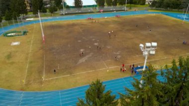 İHA görüntülü Rugby Stadyumu. Regby Sahası. Foto dal drone della partita U18 RSD 1981 ASR Milano 'ya karşı. Ragbi San Donato 1981. İtalya, Lombardia, San Donato Milano 11.02.2024. Yüksek kalite 4k