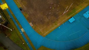 İHA görüntülü Rugby Stadyumu. Regby Sahası. Foto dal drone della partita U18 RSD 1981 ASR Milano 'ya karşı. Ragbi San Donato 1981. İtalya, Lombardia, San Donato Milano 11.02.2024. Yüksek kalite 4k