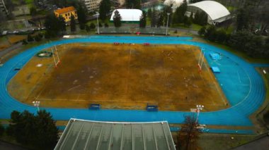İHA görüntülü Rugby Stadyumu. Regby Sahası. Foto dal drone della partita U18 RSD 1981 ASR Milano 'ya karşı. Ragbi San Donato 1981. İtalya, Lombardia, San Donato Milano 11.02.2024. Yüksek kalite 4k