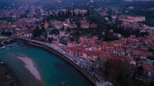 Günbatımında Verona Nın Romantik Şehrinin Insansız Hava Aracı Görüntüsü Veneto — Stok video