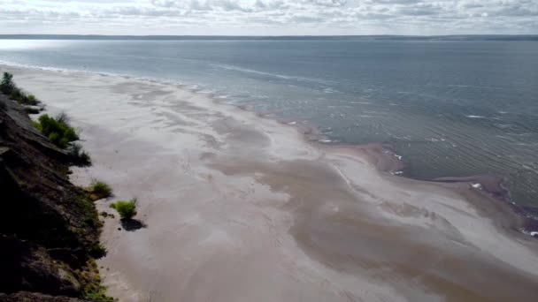 Filmagem Drone Captura Beleza Tranquila Costa Rio Volga Dia Quente — Vídeo de Stock