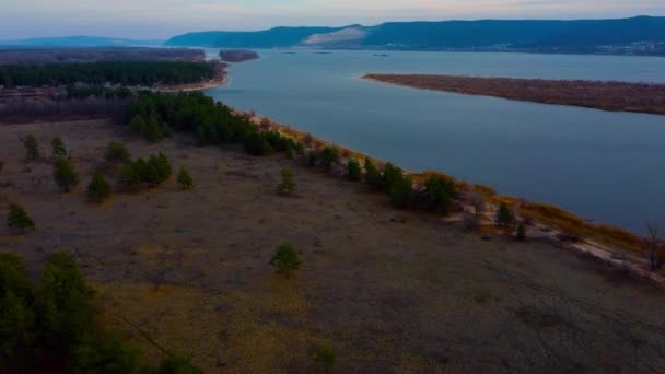 Autumn Tapestry Aerial Views Russia Nature Drone Filmación Sobre Río — Vídeo de stock