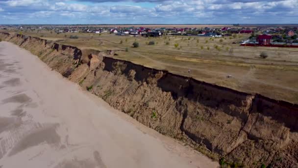 Nature Palette Drone Πλάνα Τονίζει Ζεστή Μέρα Στην Παραλία Βόλγα — Αρχείο Βίντεο
