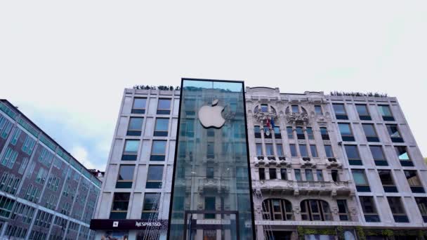 Fontaine Sur Place Liberty Apple Store Piazza Liberty Milan Italie — Video