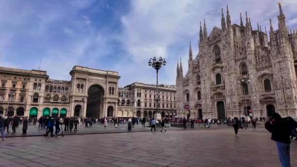 Milan Itálie 2024 Graceful Glances Slow Motion Duomo Square Milan — Stock video