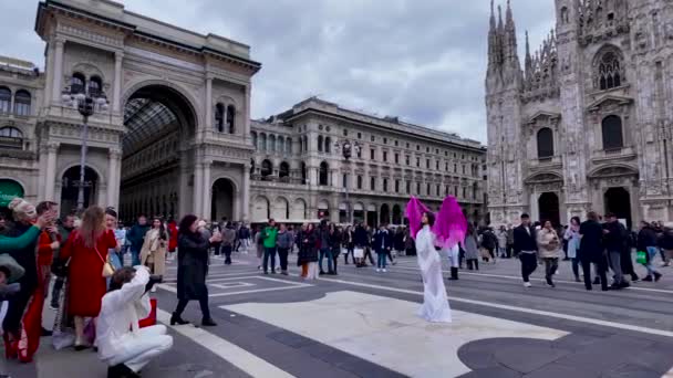 Sesión Fotos Modelos Piazza Duomo Milán Concepto Rodaje Milán Italia — Vídeos de Stock