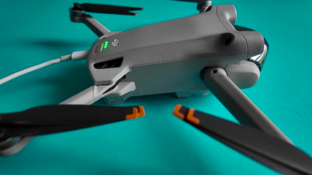 Milan Olaszország 2024 Process Töltsd Fel Akkumulátort Drónon Keresztül Dji — Stock videók