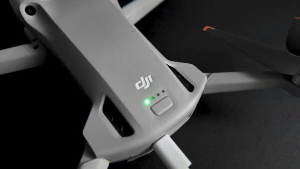 Itália Milão 2024 Pequeno Leve Drone Pesando 249 Gramas Uma — Vídeo de Stock