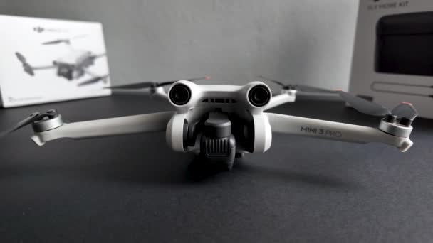 Der Drohnen Kamera Gimbal Erhebt Sich Und Dreht Sich Vertikal — Stockvideo