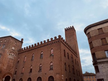 Cremona, İtalya. Antonio Stradivari Meydanı Gia Meydanı Cavour. Tarihi mimari konsepti. İtalyan ortaçağ mimarisi. İtalyan Simgesi.