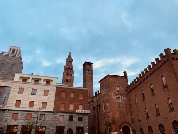 Cremona, İtalya. Antonio Stradivari Meydanı Gia Meydanı Cavour. Tarihi mimari konsepti. İtalyan ortaçağ mimarisi. İtalyan Simgesi.