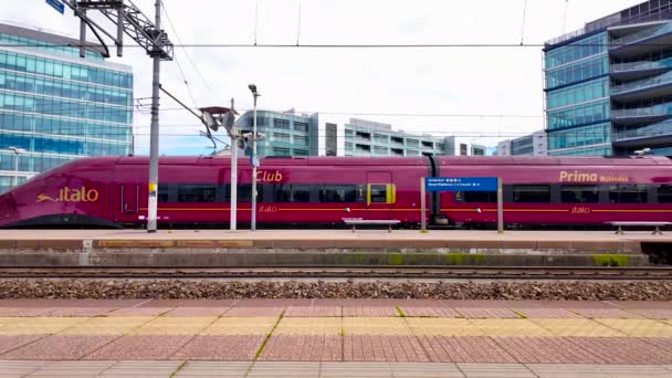 Milan Italie 2024 Train Grande Vitesse Arrive Gare Train Grande — Video