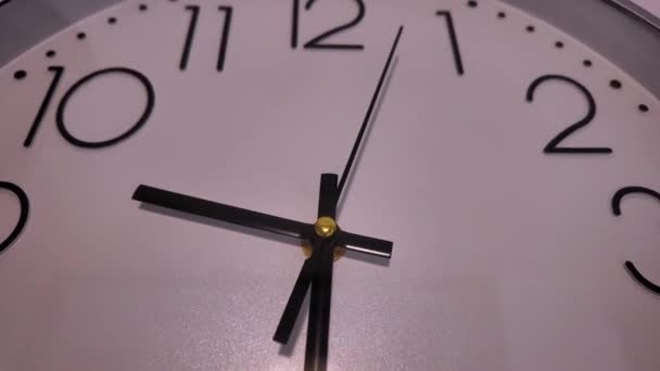 Relógio Branco Cara Ticking Estoque Imagens Slow Motion Imagens Alta — Vídeo de Stock