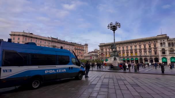Milaan Italië 2024 Square Duomo Milaan Politie Handhaven Van Orde — Stockvideo