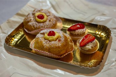 Zeppole di San Giuseppe, Babalar Günü için tipik İtalyan ev yapımı tatlı. Yüksek kalite fotoğraf