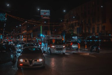 Milano Caddesi, gece. Porta Venezia, Corso Buenos Aires, Milan, İtalya 25.12.2023. Yüksek kalite fotoğraf