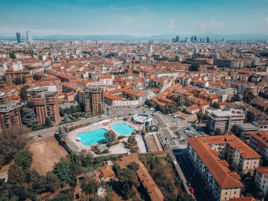 İnsansız hava aracı fotoğrafı Milan, İtalya, İHA 'dan Lombardiya.