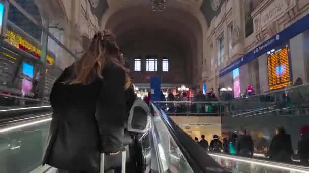 People Rushing Catch Train Hyperlapse Milan Central Station Italy 2024 — Stock Video