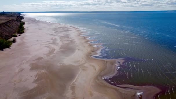 Filmagem Drone Captura Beleza Tranquila Costa Rio Volga Dia Quente — Vídeo de Stock