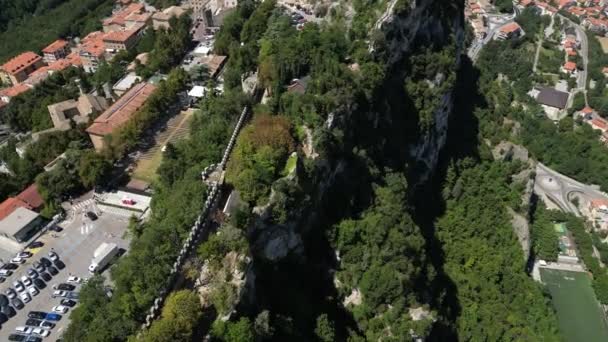 Luftaufnahme Der Stadt San Marino Festung Guaita Auf Dem Gipfel — Stockvideo